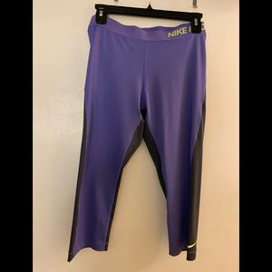 Nike Pro Work out Capri pants, large